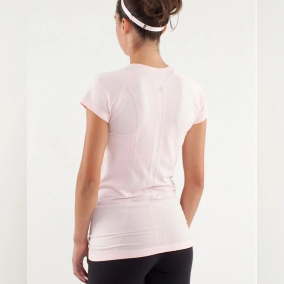 LULULEMON ATHLETICA Swiftly Tech Short Sleeve Silverescent Seamless Shirt - Picture 3 of 9